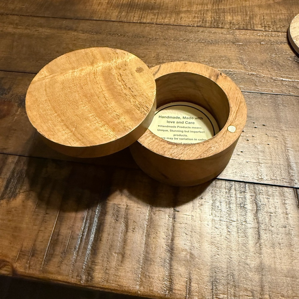 Round‎ wooden box.